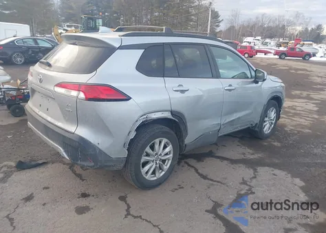 2024 Toyota Corolla Cross Le z USA, uszkodzony, nr VIN 7MUCAABGXRV103159